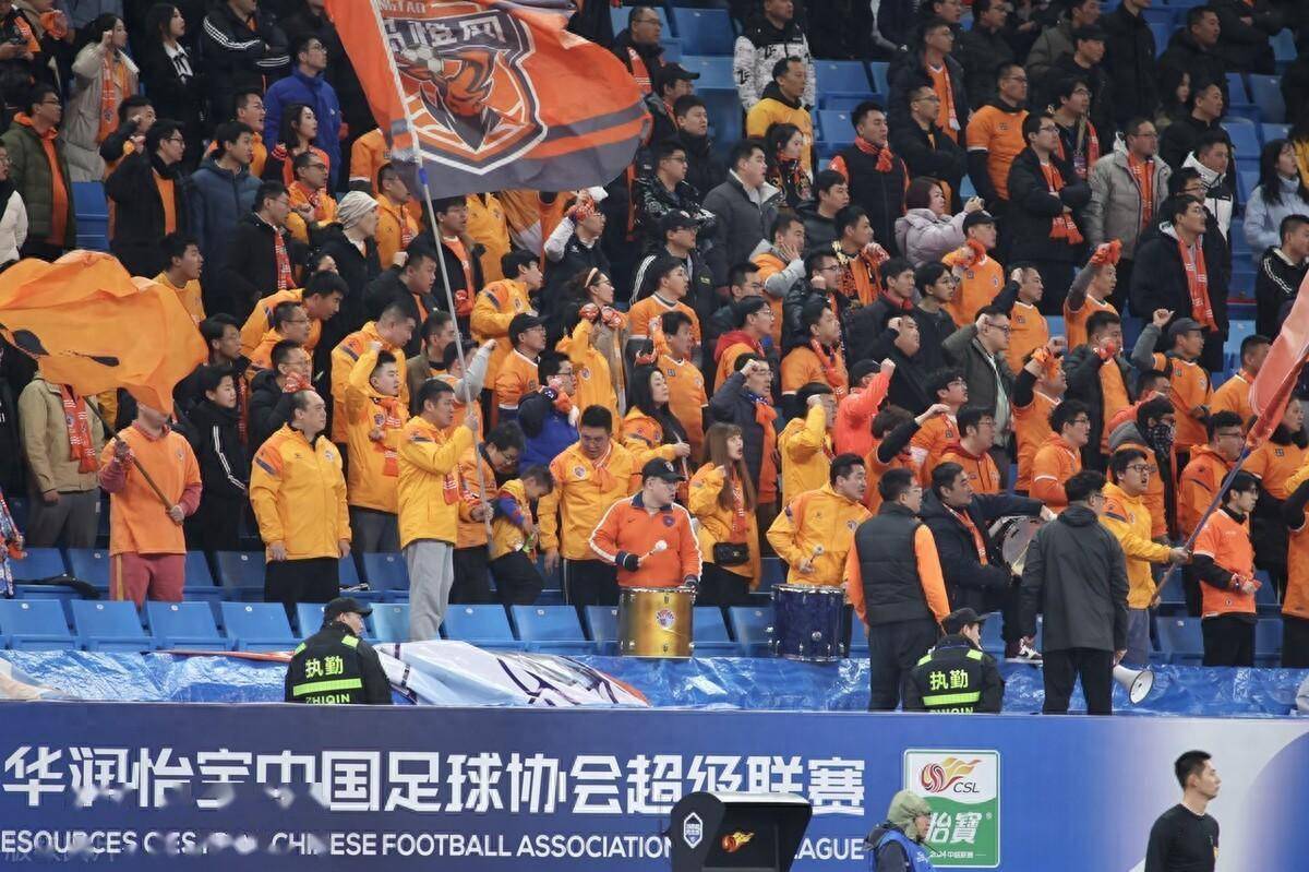 比勒费尔德队主场作战，势必全取三分，立于积分榜前列